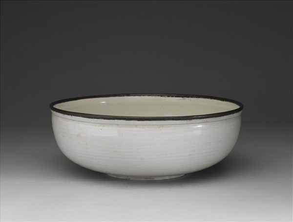 定窯 白瓷劃花蓮花紋碗