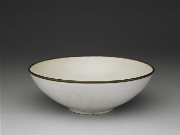 定窯 白瓷劃花雙魚紋碗