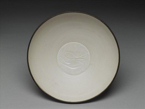 定窯 白瓷劃花雙魚紋碗