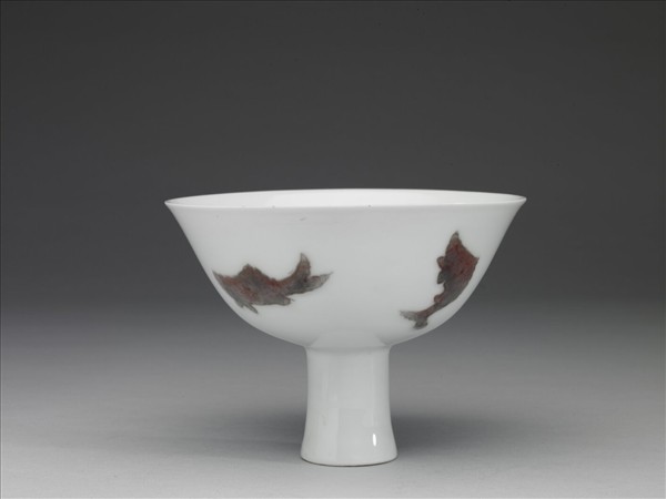 釉裡紅四魚紋高足碗