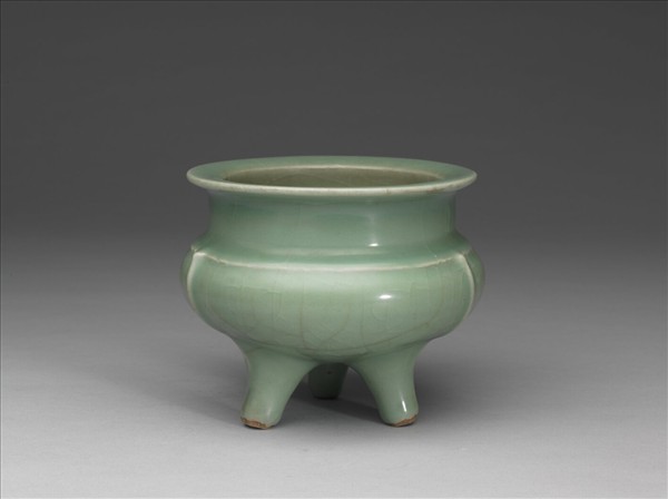 青瓷三足爐