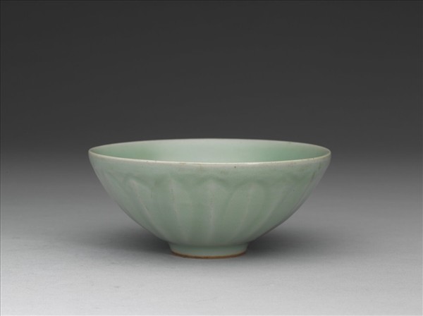 青瓷蓮瓣紋碗