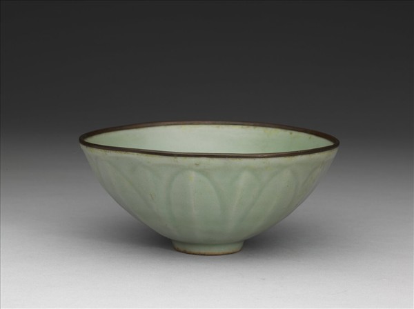 青瓷蓮瓣紋碗