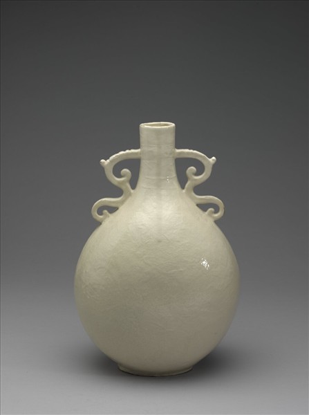 白瓷印花螭耳扁壺
