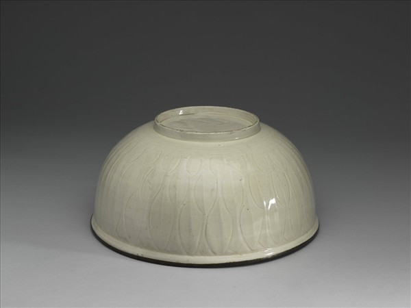 定窯 白瓷劃花蓮辦紋碗