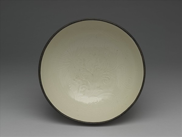 定窯 白瓷劃花蓮辦紋碗