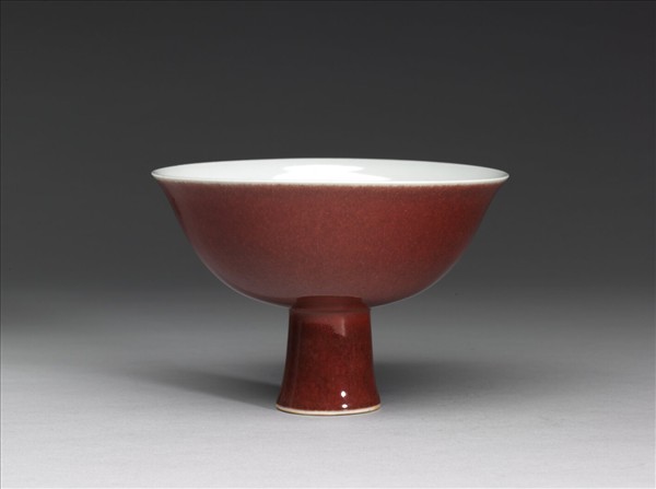 寶石紅釉白裡高足碗