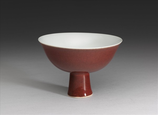 寶石紅釉白裡高足碗
