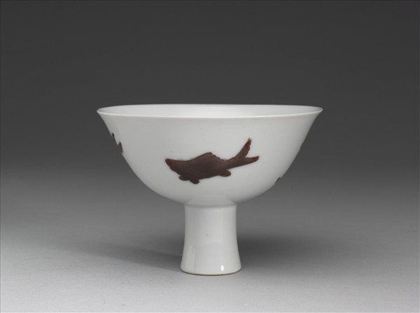 釉裡紅四魚紋高足碗