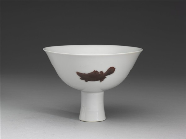 釉裡紅四魚紋高足碗