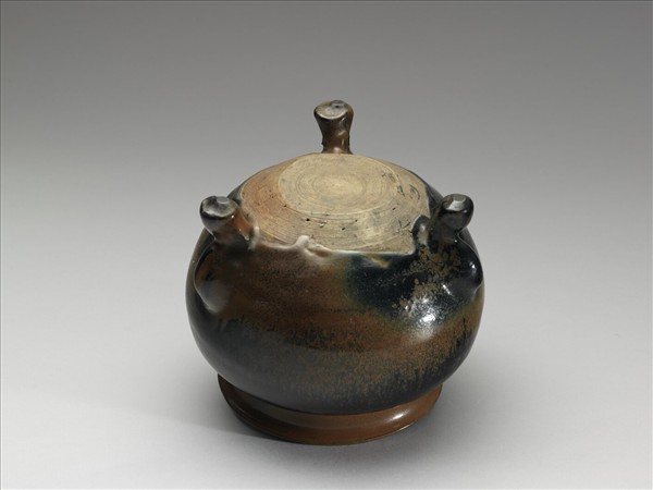 黑釉鐵斑三足鍑
