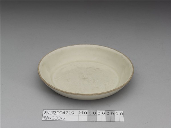 定窯 劃花蓮花紋碟