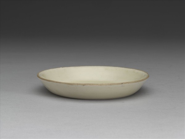 定窯 劃花蓮花紋碟