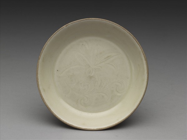 定窯 劃花蓮花紋碟
