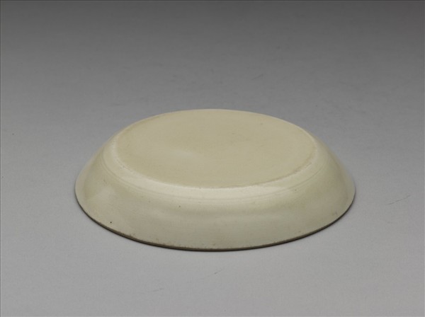 定窯 劃花蓮花紋碟