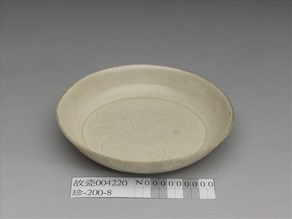 定窯 劃花蓮花紋碟