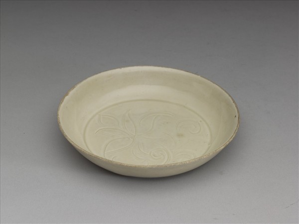 定窯 劃花蓮花紋碟