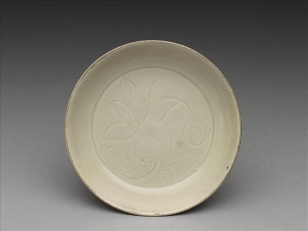 定窯 劃花蓮花紋碟