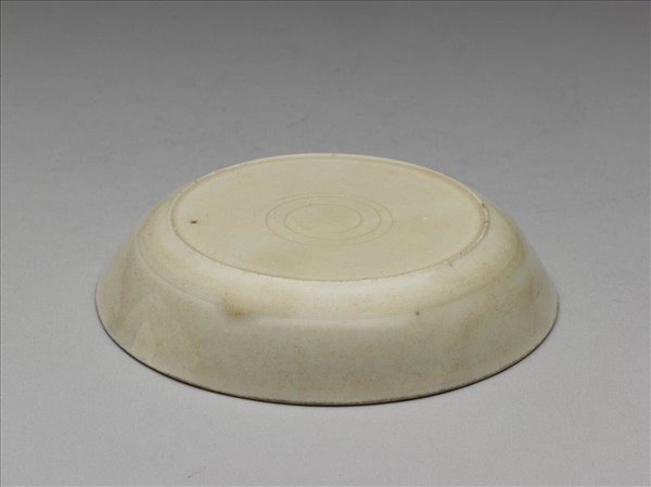 定窯 劃花蓮花紋碟