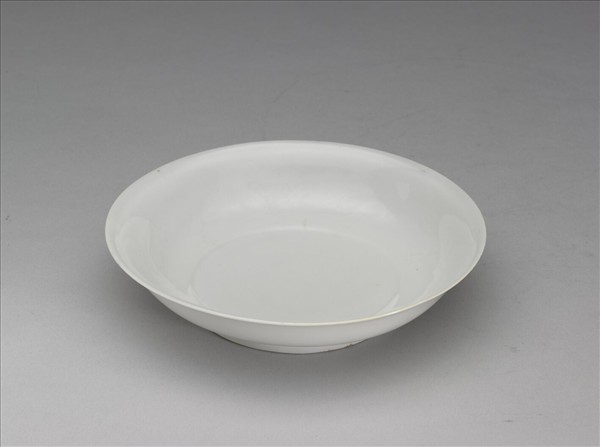 甜白釉雲龍紋碟