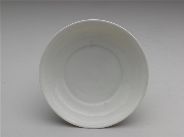 甜白釉雲龍紋碟