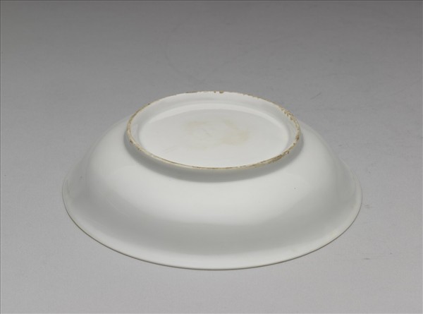 甜白釉雲龍紋碟