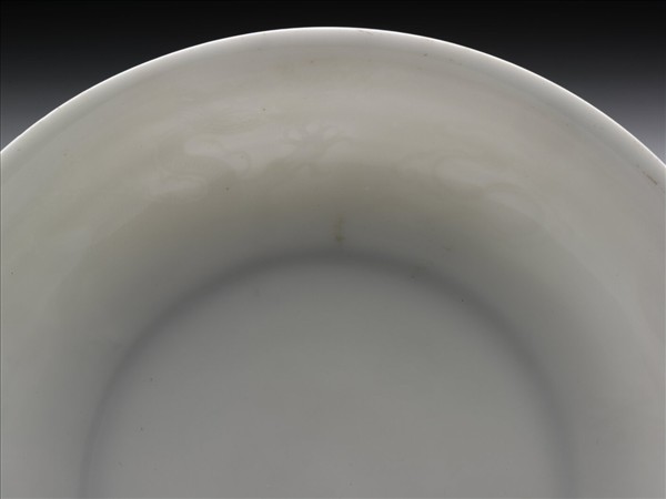 甜白釉雲龍紋碟