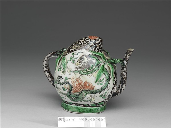 五彩龍鳳紋桃實酒壺