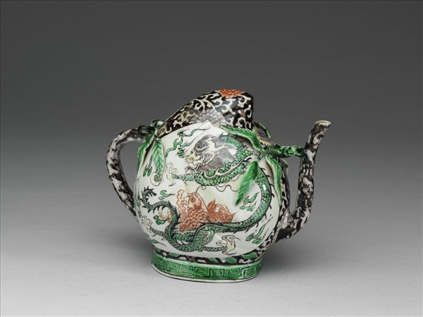 五彩龍鳳紋桃實酒壺