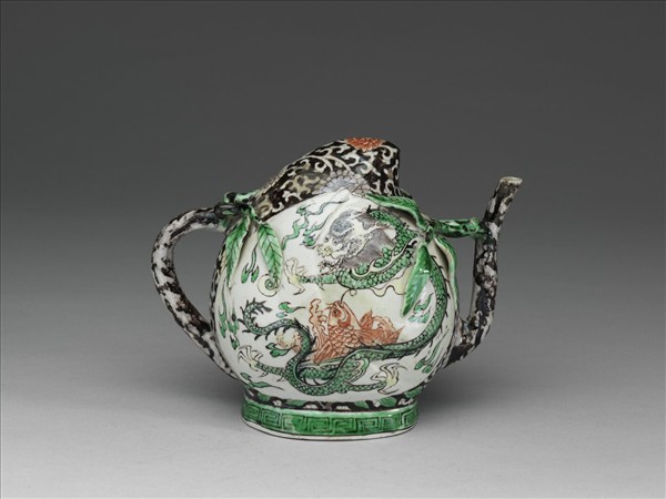 五彩龍鳳紋桃實酒壺