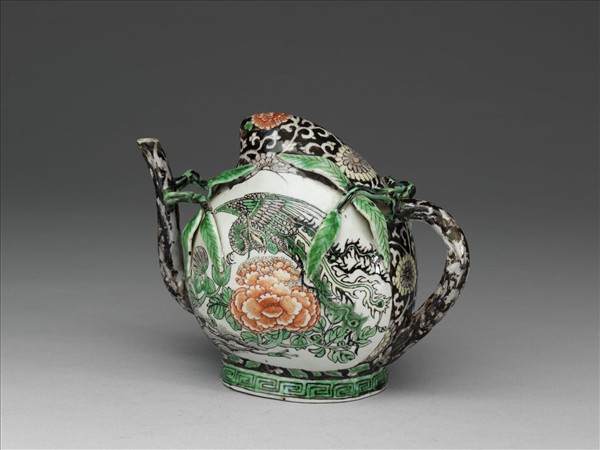 五彩龍鳳紋桃實酒壺