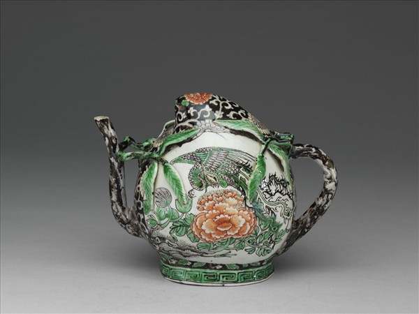 五彩龍鳳紋桃實酒壺