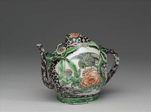 五彩龍鳳紋桃實酒壺