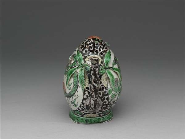 五彩龍鳳紋桃實酒壺