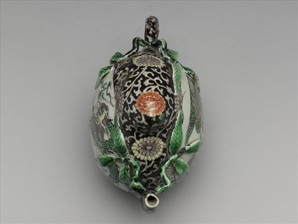 五彩龍鳳紋桃實酒壺