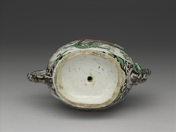 五彩龍鳳紋桃實酒壺