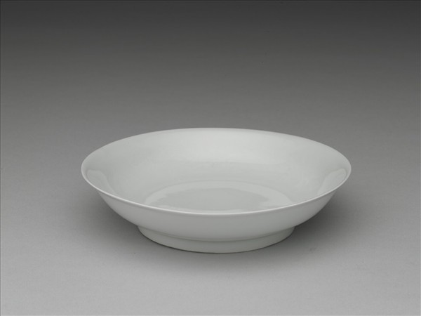 甜白釉雲龍紋碟