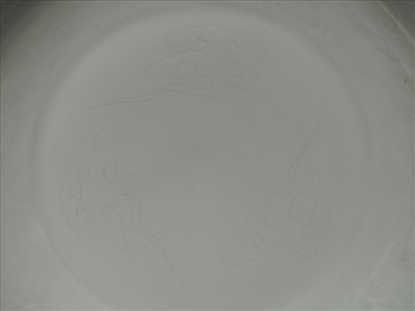 甜白釉雲龍紋碟