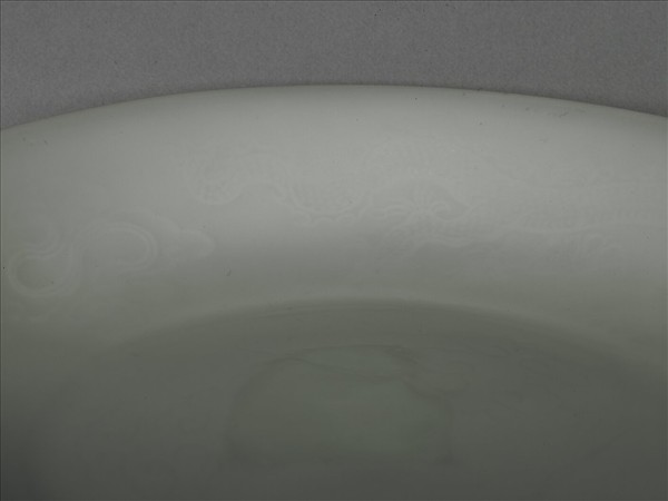 甜白釉雲龍紋碟