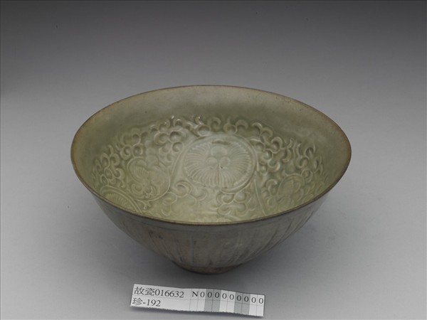 耀州窯 青瓷印花菊花紋碗