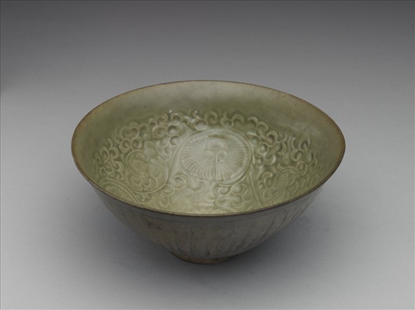 耀州窯 青瓷印花菊花紋碗