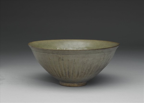 耀州窯 青瓷印花菊花紋碗