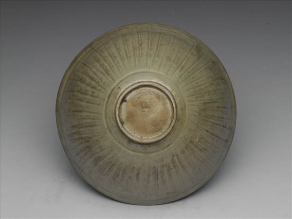 耀州窯 青瓷印花菊花紋碗