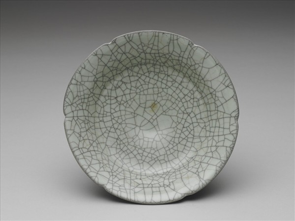 哥窯 青瓷葵瓣口盤