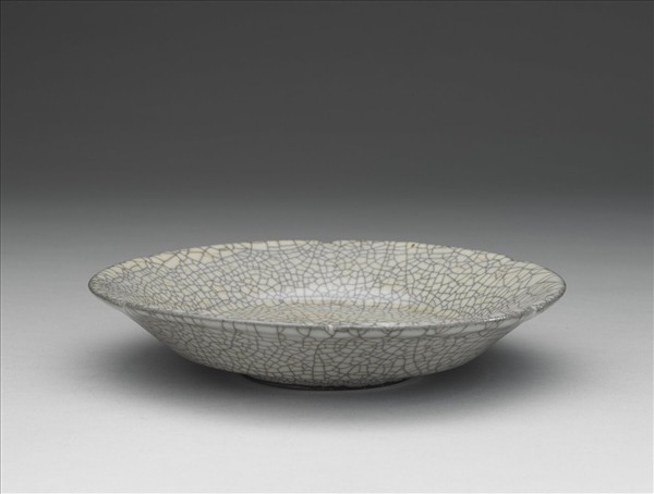 哥窯 青瓷葵瓣口盤