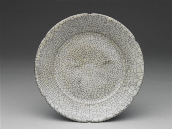 哥窯 青瓷葵瓣口盤