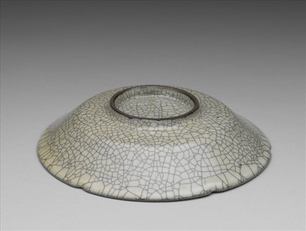 哥窯 青瓷葵瓣口盤