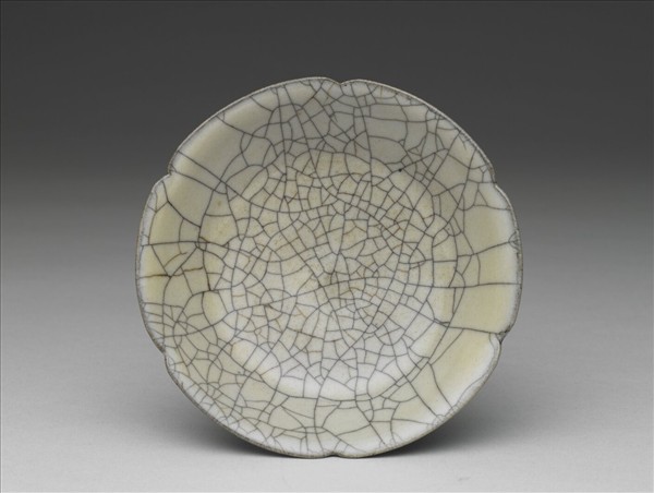 哥窯 青瓷葵瓣口盤