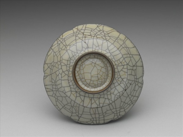 哥窯 青瓷葵瓣口盤