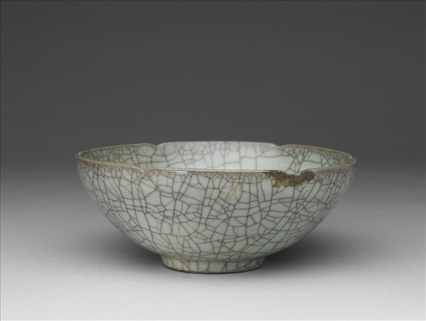 哥窯 青瓷葵瓣口碗